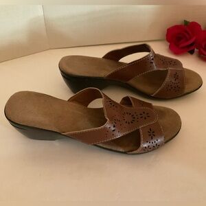 Women’s sandal shoes